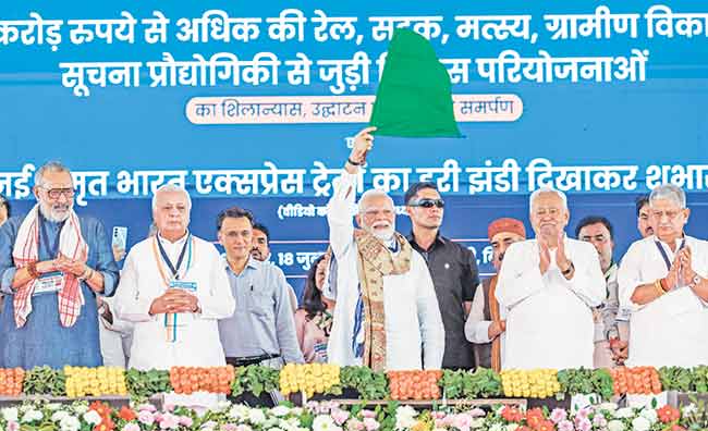 काँग्रेस, राजद सरकारने नेहमीच बिहारला लुटले