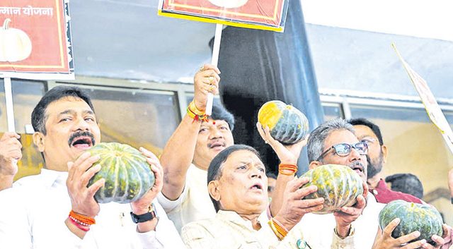 विरोधकांच्या हाती भोपळा...