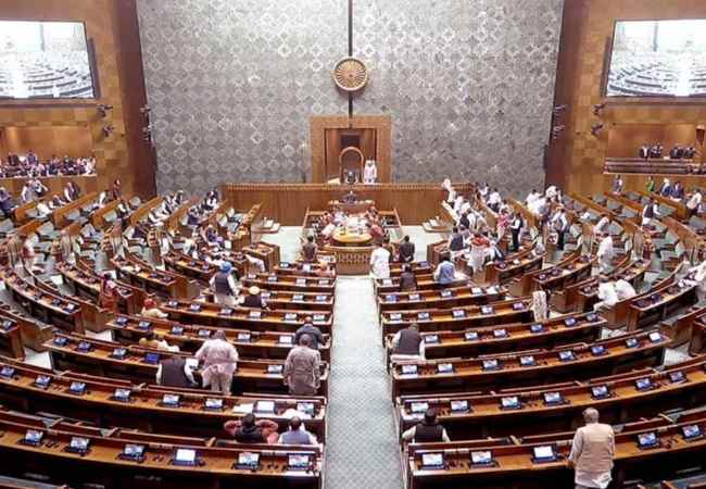 Parliament Winter Session : आजपासून संसदेचे हिवाळी अधिवेशन! पान मसाला, सिगारेट, तंबाखू महागणार, अर्थमंत्री सीतारामन आज विधेयक सादर करणार