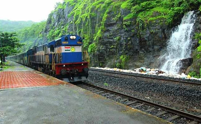 पश्चिम रेल्वेतर्फे पाच गणपती विशेष गाड्या धावणार
