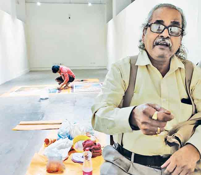 चित्रकारांची पिढी घडविणारा अवलिया