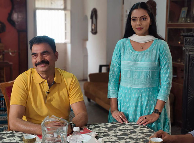 अश्विनी बागलचा ‘नवारंभ’, ज्येष्ठ अभिनेते सयाजी शिंदे वडिलांच्या भूमिकेत