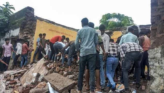 'सरकार आमची मुलं परत आणू शकतं का?' पालकांचा आक्रोश