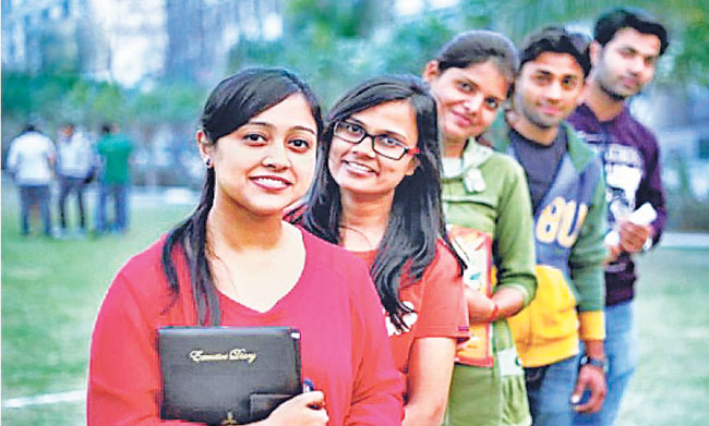 आजी विद्यार्थ्यांना प्रोत्साहन द्या!