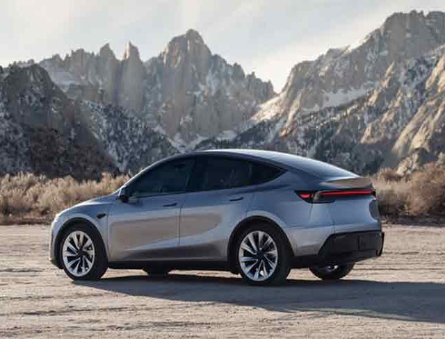 Tesla Model Y: टेस्ला घेणारे पस्तावले, फोडतायत काचा!