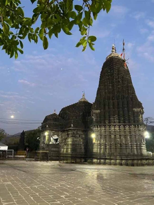 तिसऱ्या श्रावणी सोमवारी त्र्यंबकेश्वरमध्ये हजारो भाविक, शिवभक्तांचा उत्साह