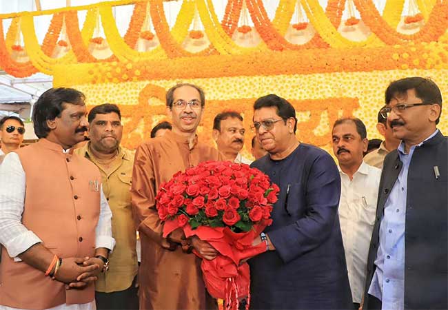 मातोश्री बंगल्यावर उद्धव – राज भेट, पुन्हा एकदा दोन्ही ठाकरे एकत्र येण्याची चर्चा
