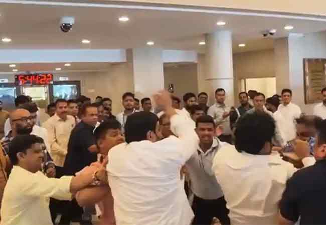 महाराष्ट्राच्या पावसाळी अधिवेशनाचा शेवटचा दिवस गाजणार ?
