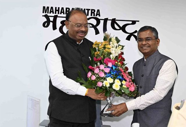 अपर मुख्य सचिव विकास खारगे यांनी स्वीकारला महसूल विभागाचा पदभार