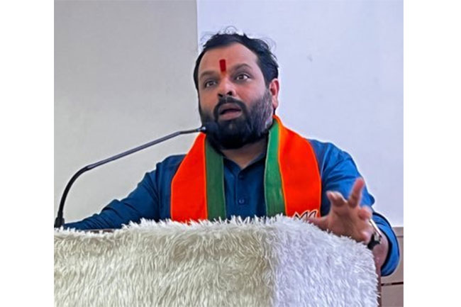 पनवेल एसटी डेपोच्या विकासकामांना गती द्या , मनमानी करणाऱ्या कंत्राटदारांवर कारवाई करा : आमदार विक्रांत पाटील