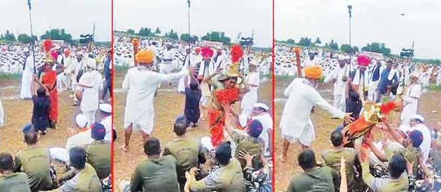 चोपदाराच्या उद्धटपणामुळे वारीतील स्नेहभाव, प्रेमबंध, सेवाभावाला गालबोट