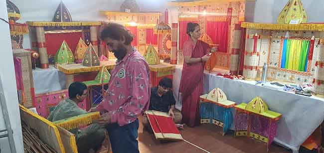 बांबूच्या चटईतून बाप्पाची शाश्वत आरास