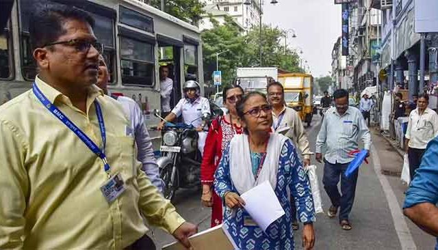 बीएमसीचा 'मराठी' फलकांसाठी धडाका: दुकानदारांना मोठा दणका!