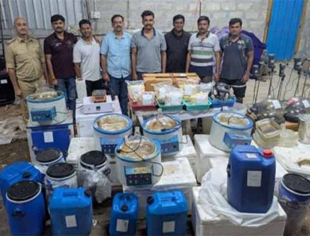 शर्ट फोटो कोड वापरून ड्रग्जची तस्करी: ४३४ कोटींच्या रॅकेटचा पर्दाफाश!