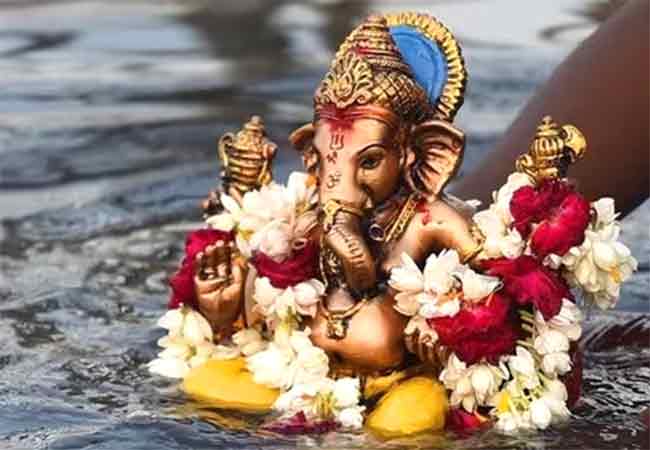दीड दिवसांच्या बाप्पांना निरोप