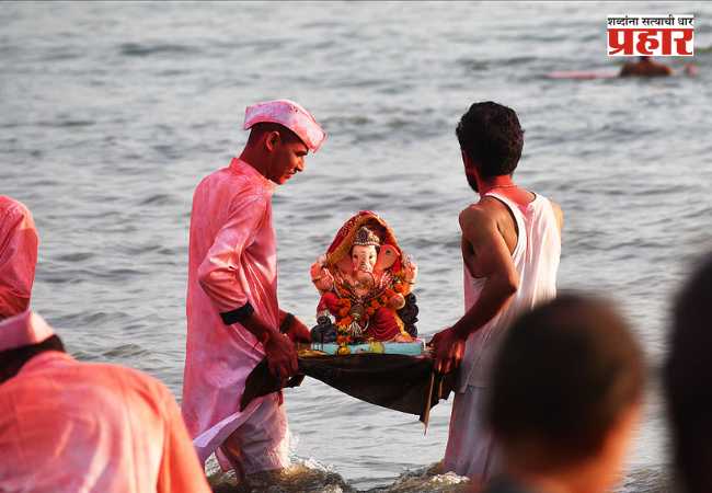 सावंतवाडीत पाच दिवसांच्या गणरायाला निरोप, भक्तिमय वातावरणात गणेशमूर्तींचे विसर्जन