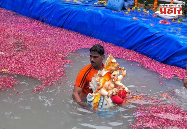 मुंबईत पाच दिवसांच्या गणरायाला निरोप, ढोल ताशाच्या निनादात गणेश मूर्तींचे विसर्जन