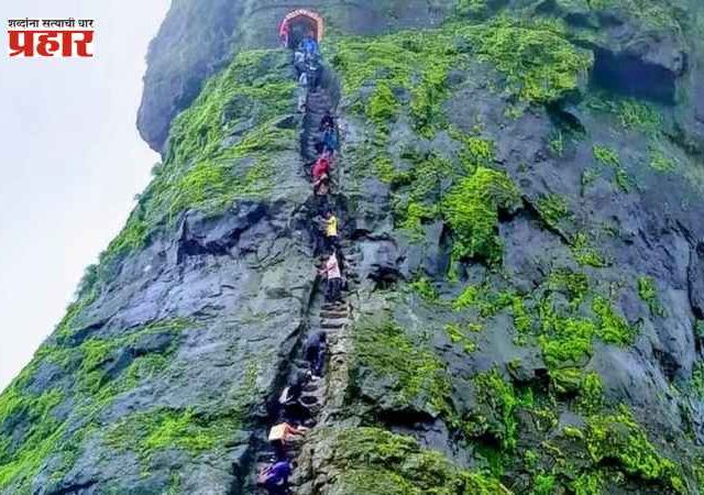 हरिहर किल्ल्यावर ट्रेकिंगसाठी गेलेल्या पर्यटकाचा दरीत कोसळून मृत्यू