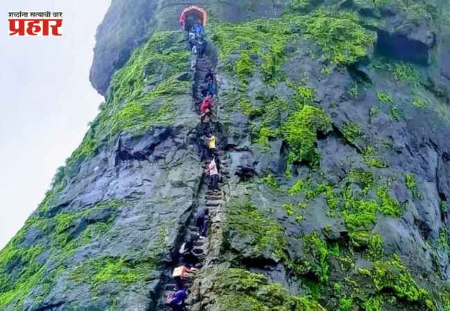हरिहर किल्ल्यावर ट्रेकिंगसाठी गेलेल्या पर्यटकाचा दरीत कोसळून मृत्यू