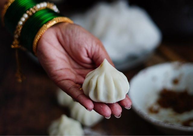 गणपतीला २१ मोदकांचा नैवेद्य का दाखवला जातो?