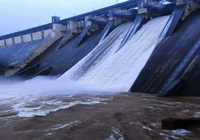 मुंबईकर झाले चिंतामुक्त, जलाशयांमध्ये पाण्याचा मुबलक साठा