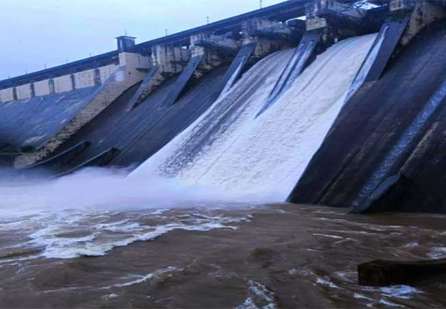मुंबईकर झाले चिंतामुक्त, जलाशयांमध्ये पाण्याचा मुबलक साठा