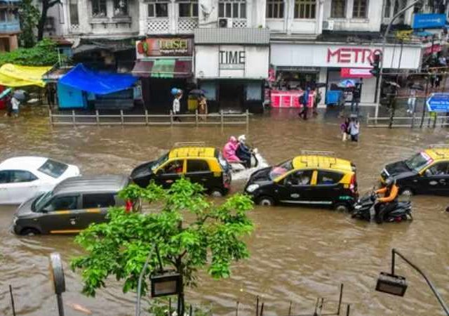 पुढील ३ तास धोक्याचे! मुंबईकरांना सतर्क राहण्याचे थेट मंत्रालयातून आदेश