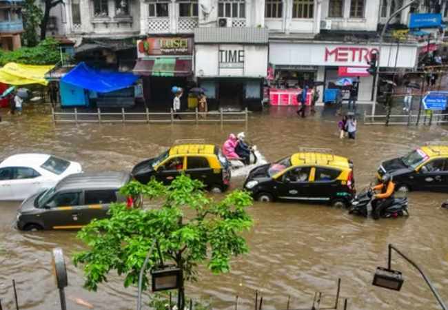 पुढील ३ तास धोक्याचे! मुंबईकरांना सतर्क राहण्याचे थेट मंत्रालयातून आदेश