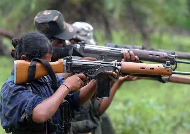 छत्तीसगड : गरियाबंदमध्ये चकमक, १० नक्षलवादी ठार