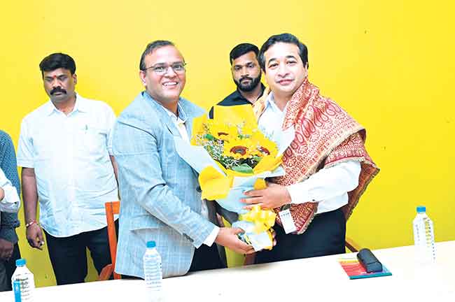 काजू उत्पादक शेतकऱ्यांच्या विविध  प्रश्नांकडे लक्ष देणार: मंत्री नितेश राणे