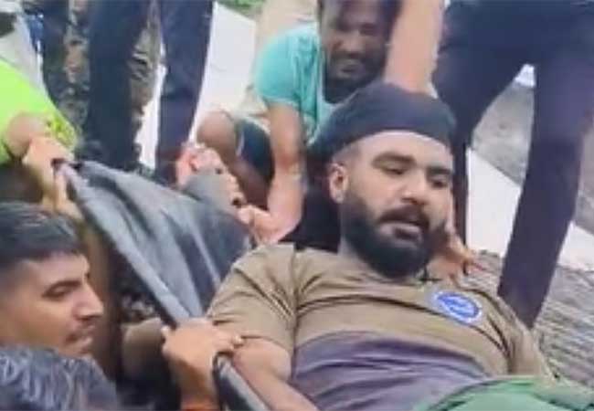 शिगवे बहुला येथे पॅराशूट कोसळले
