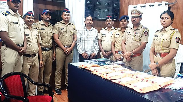 मुरुडच्या काशिद समुद्रकिनारी पंचावन्न लाखाेंचा चरस जप्त