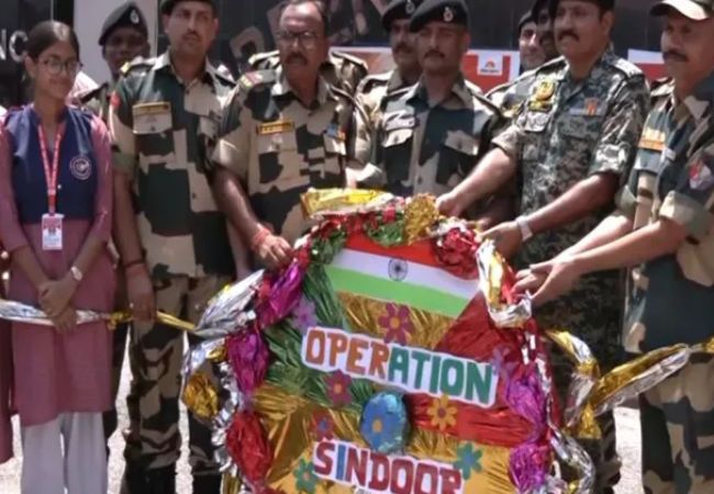 Raksha Bandhan 2025: सीमेवर अनोखे रक्षाबंधन! जवानांना बांधली ‘ऑपरेशन सिंदूर’ची राखी