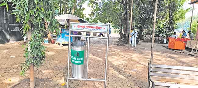 शिवाजी पार्क मैदानातील कचरा पेट्या गायब