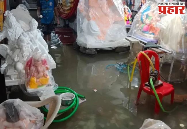 ठाण्यात मुसळधार पावसामुळे गणपती कारखान्यात शिरलं पाणी