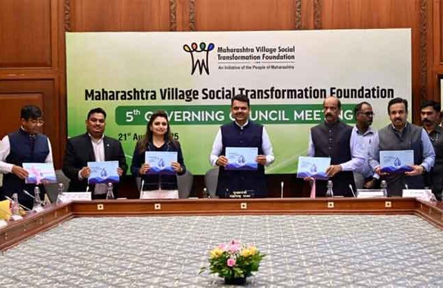 कॉर्पोरेट कंपन्यांनी दुर्गम व मागास जिल्ह्यांमध्ये काम करावे – मुख्यमंत्री देवेंद्र फडणवीस