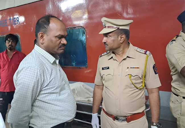 मुंबईतील धक्कादायक घटना, एसी कोचच्या टॉयलेटमध्ये पाच वर्षांच्या मुलाचा मृतदेह
