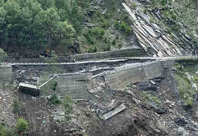 हिमाचल प्रदेश : चंबा येथे दरड कोसळून ११ जणांचा मृत्यू