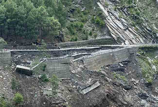 हिमाचल प्रदेश : चंबा येथे दरड कोसळून ११ जणांचा मृत्यू