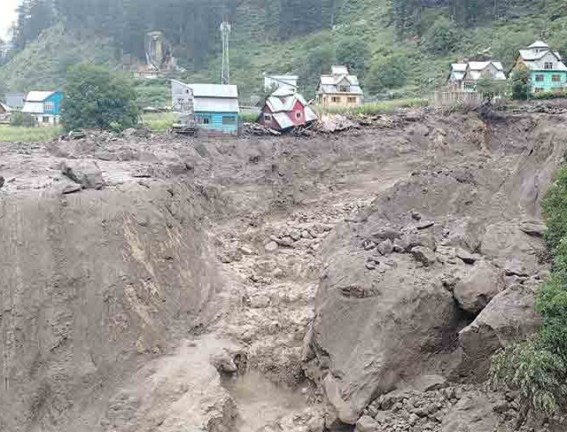 किश्तवाडमधील ढगफुटीत ४० हून अधिक जणांचा मृत्यू, १५० जण बेपत्ता