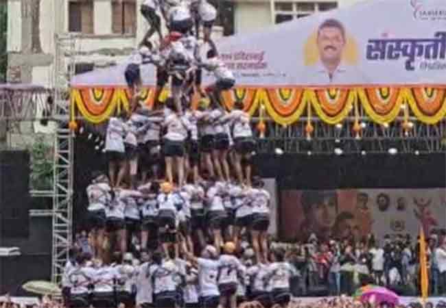 ठाण्यात या गोविंदा पथकाने लावले १० थर, टाळ्यांच्या कडकडाटात झाले कौतुक