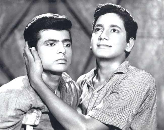 “दिल मिले या न मिले…”