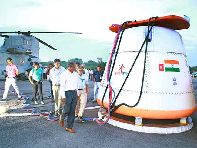 गगनयान मोहिमेसाठीची इस्रोची एअर ड्रॉप चाचणी यशस्वी