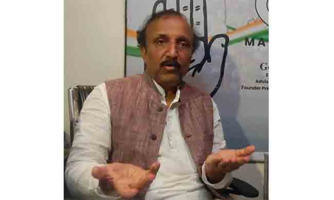 पुण्यात बोर्ड काढण्यावरून वाद , तरुणावर कोयत्याने वार; काँग्रेसच्या माजी नेत्यावर गुन्हा दाखल