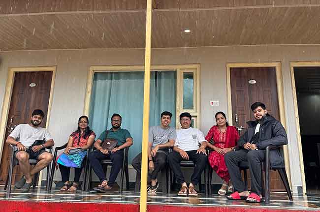 गंगोत्रीला गेलेल्या कुटुंबाशी संपर्क तुटला!