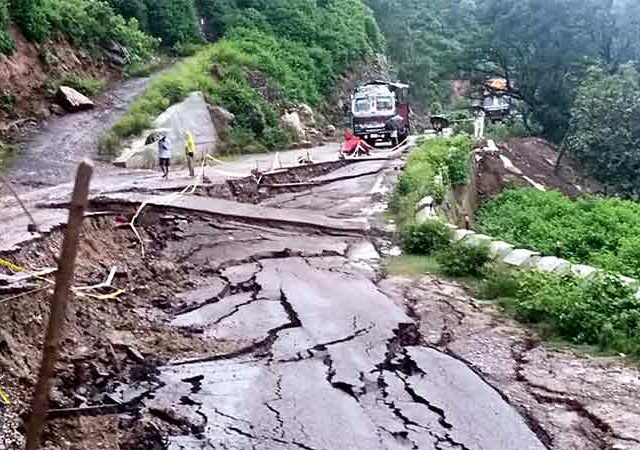 जम्मू काश्मीरमध्ये पुन्हा ढगफुटी, एवढे मृत्यू