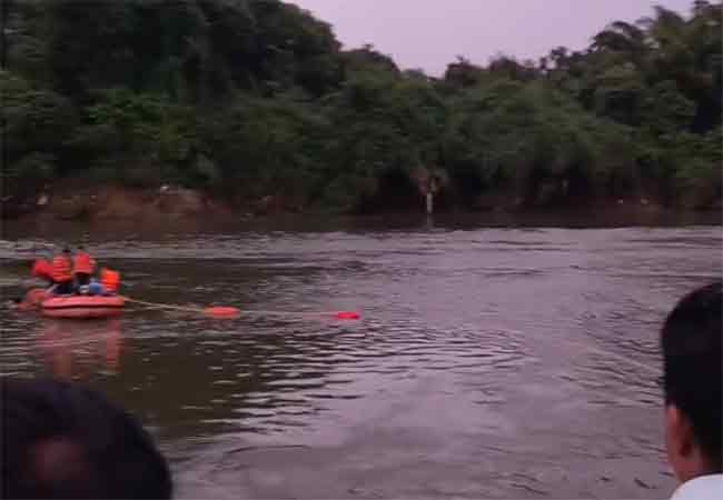 खेडमध्ये विसर्जनादरम्यान युवक बुडाला