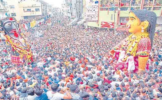 विदर्भात सार्वजनिक उत्सवांना प्रारंभ