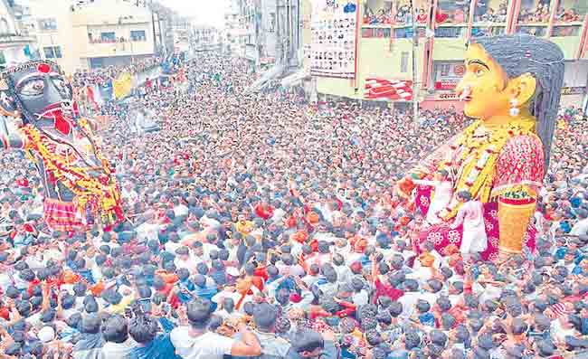 विदर्भात सार्वजनिक उत्सवांना प्रारंभ