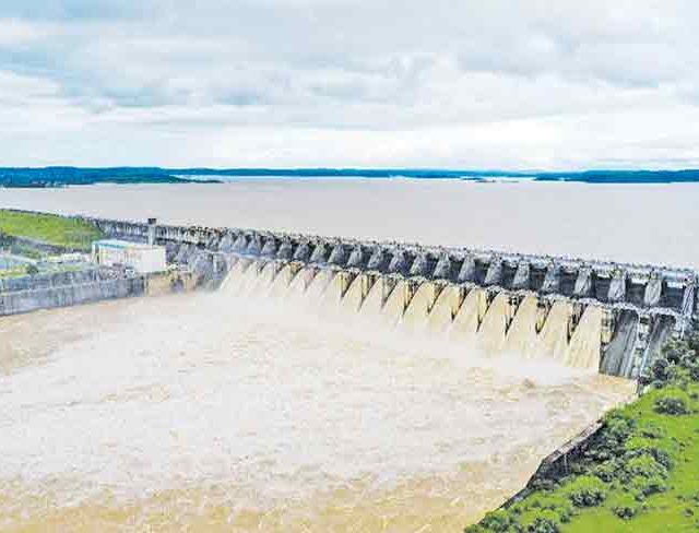 मराठवाड्यातील धरणात मुबलक पाणीसाठा